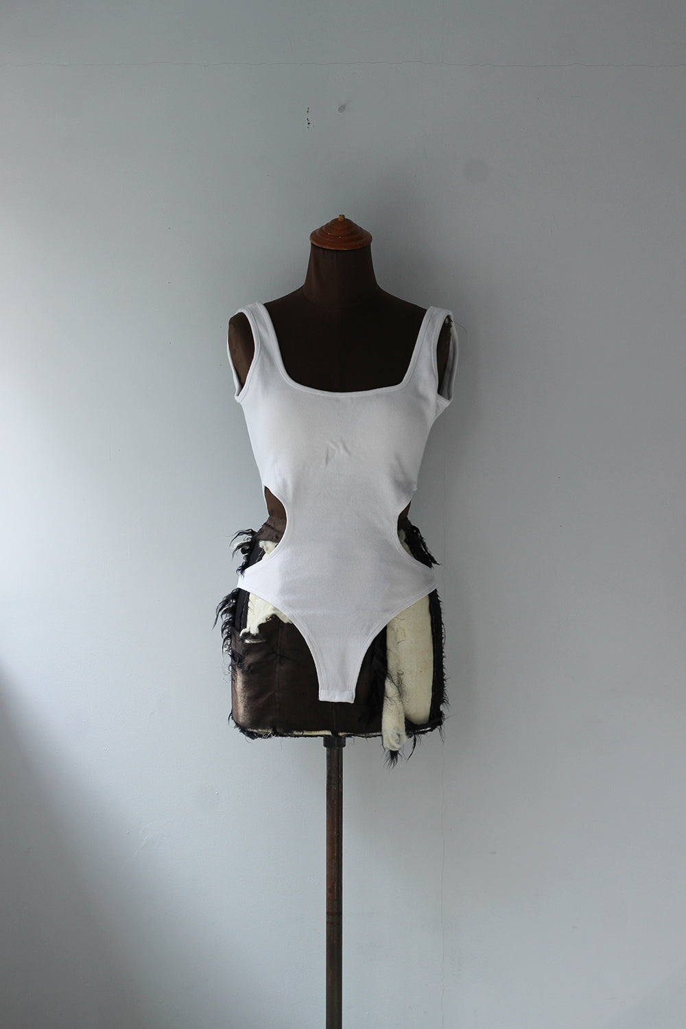 TW "Side Cut Rib Bodysuit" (white)