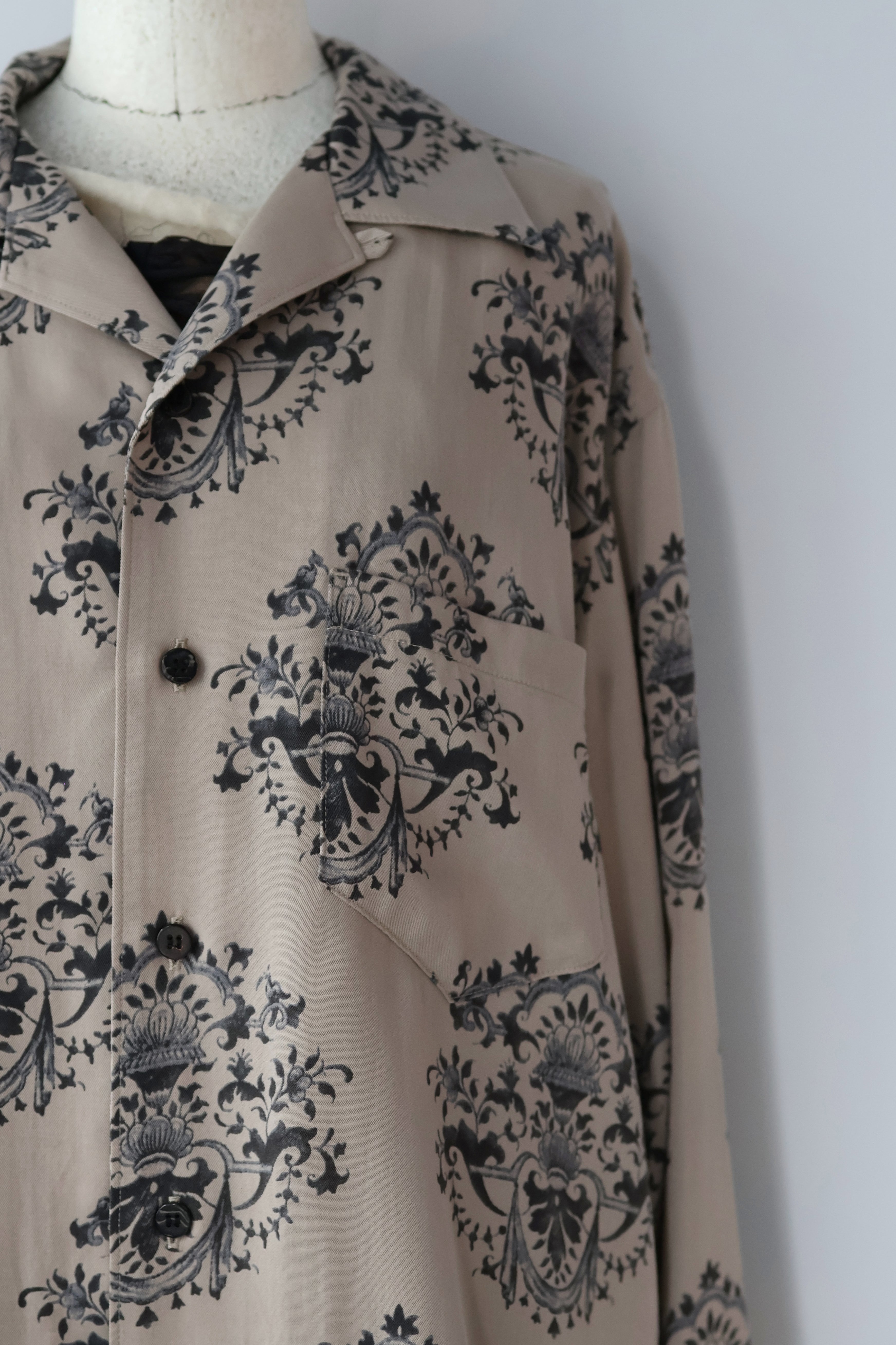 UNUSED "long sleeve shirt" (beige)