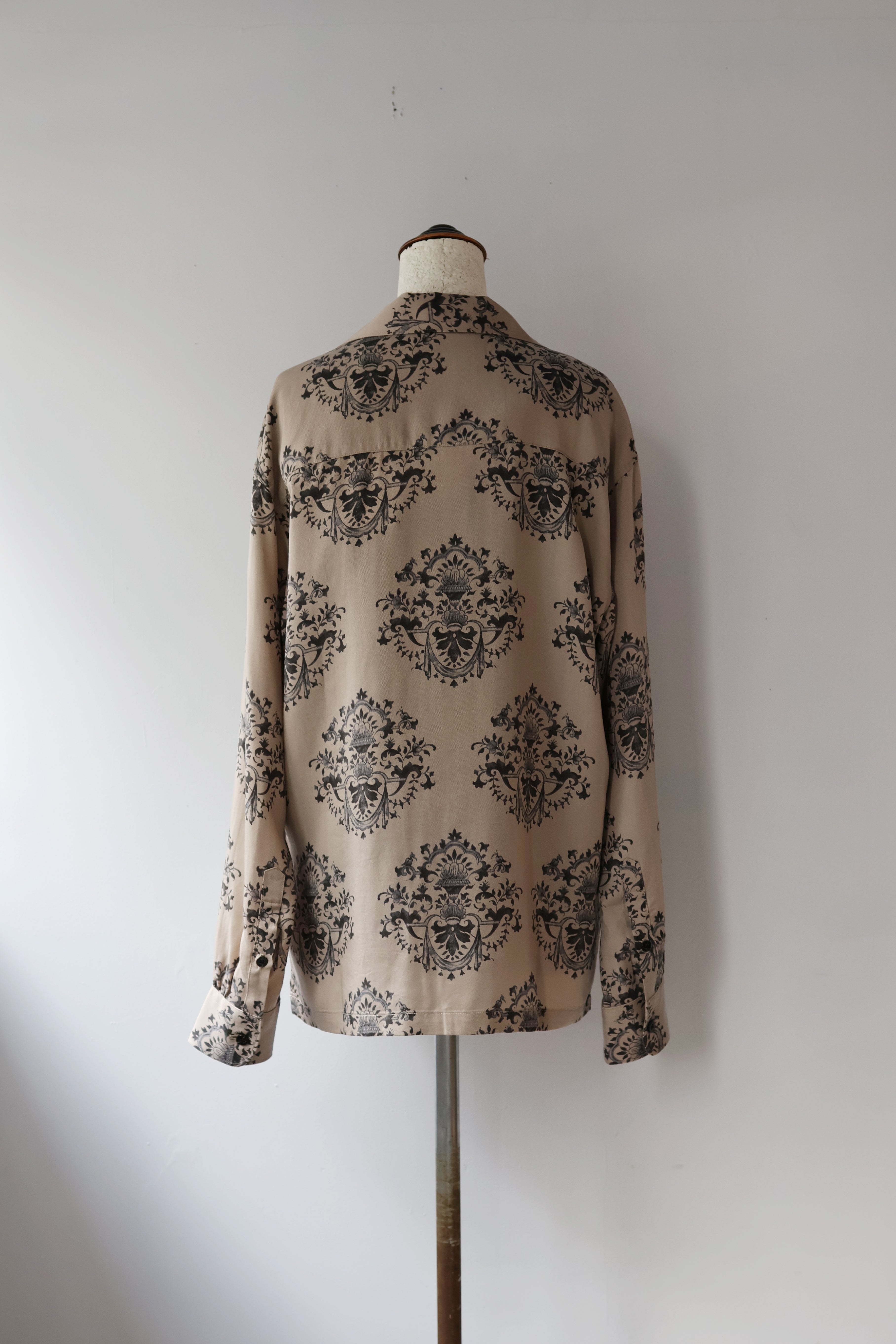 UNUSED "long sleeve shirt" (beige)