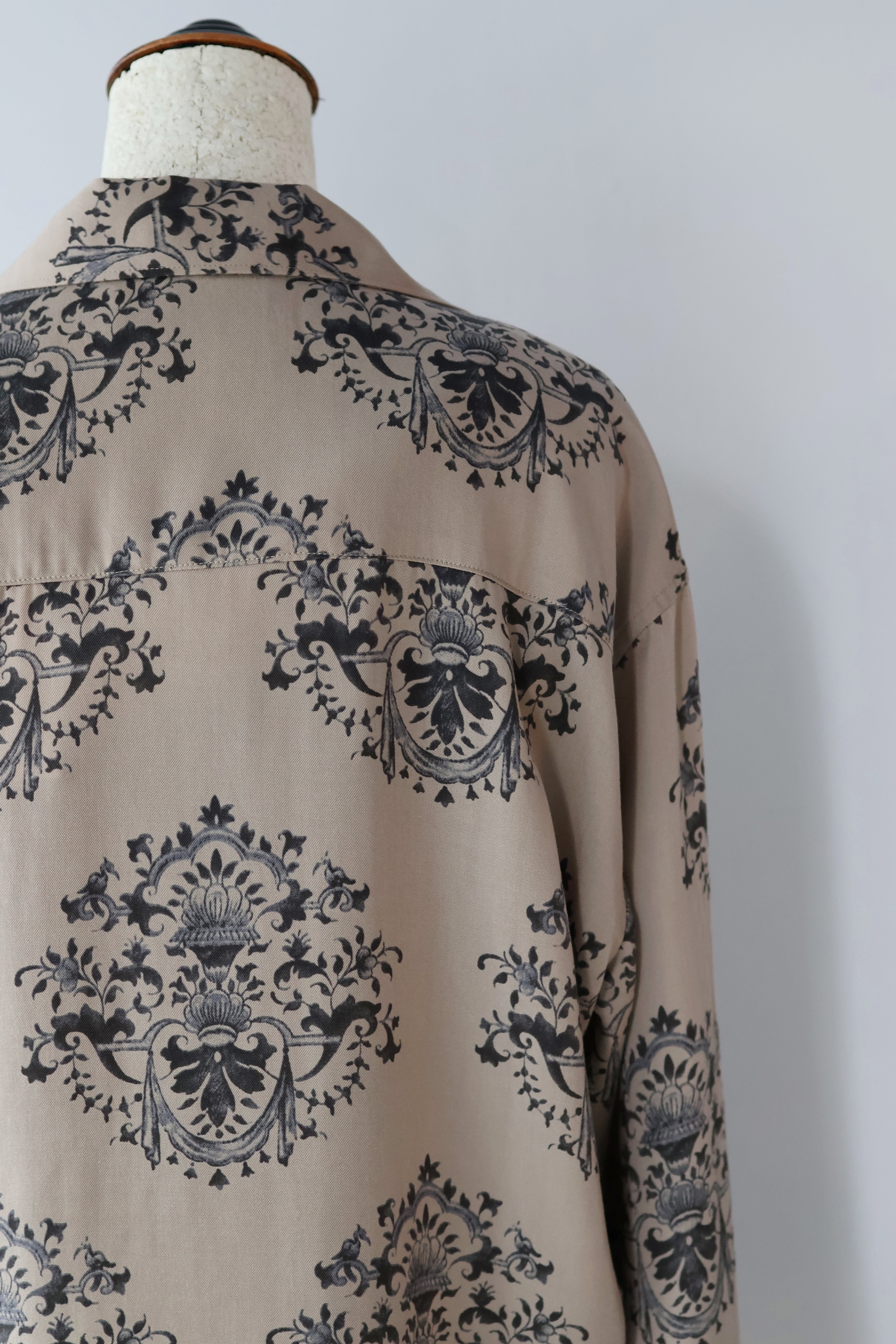 UNUSED "long sleeve shirt" (beige)