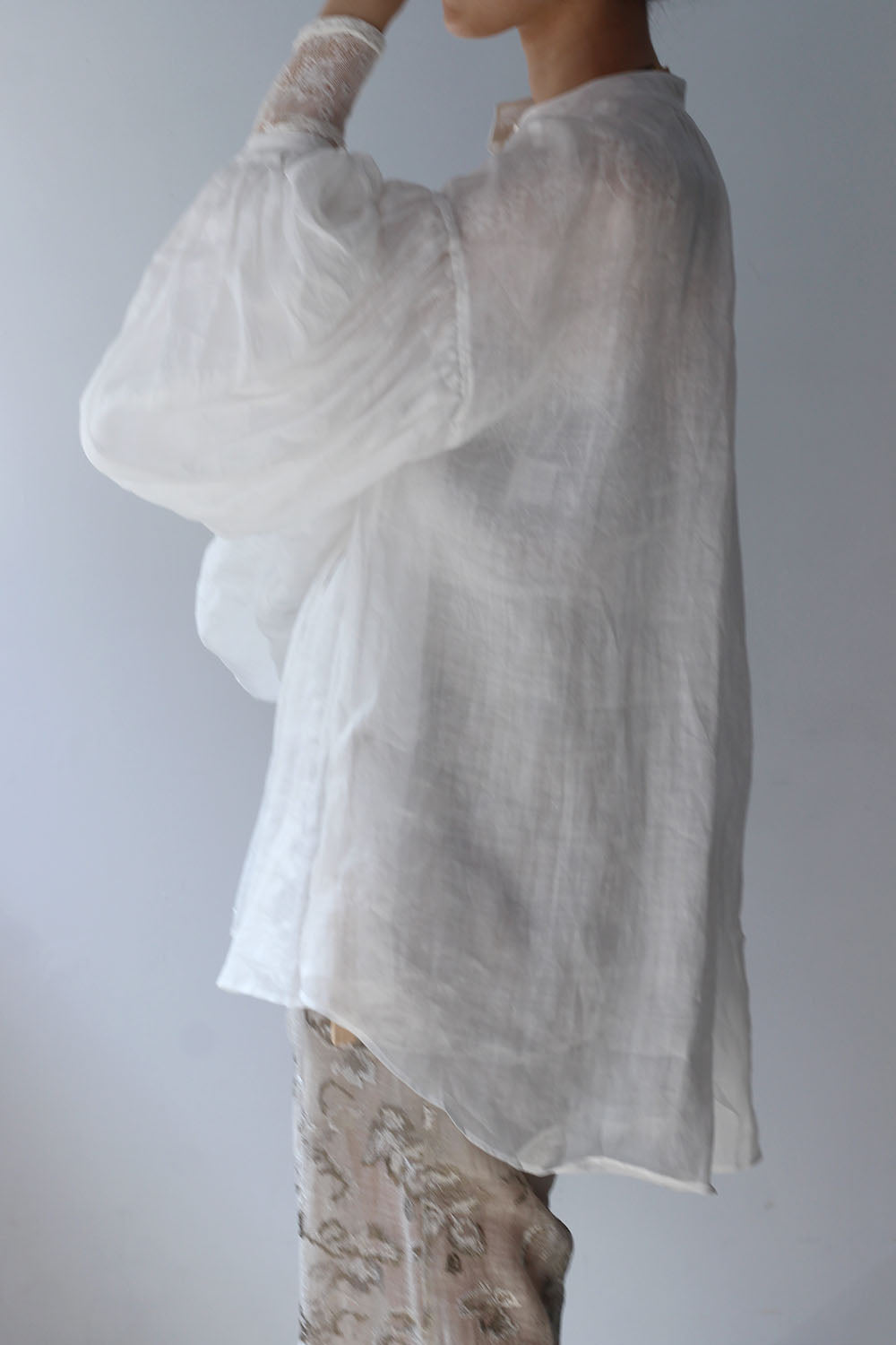 ERiKO KATORi "ramie sheer pin tuck blouse" (white)