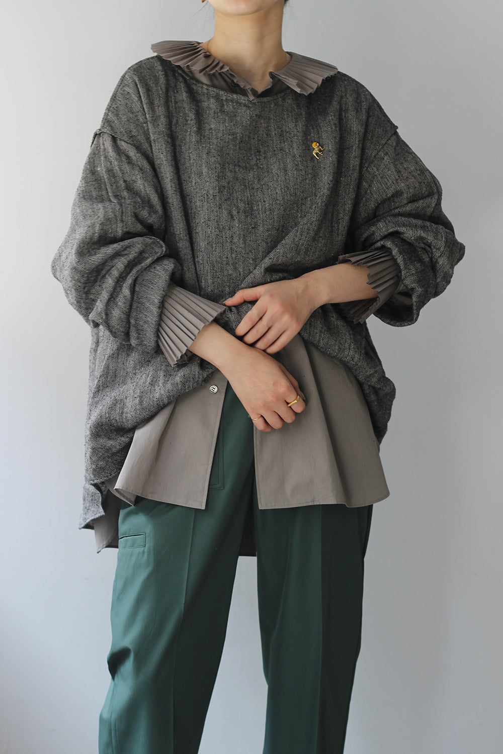 JUN MIKAMI "pleats collar shirt" (gray)