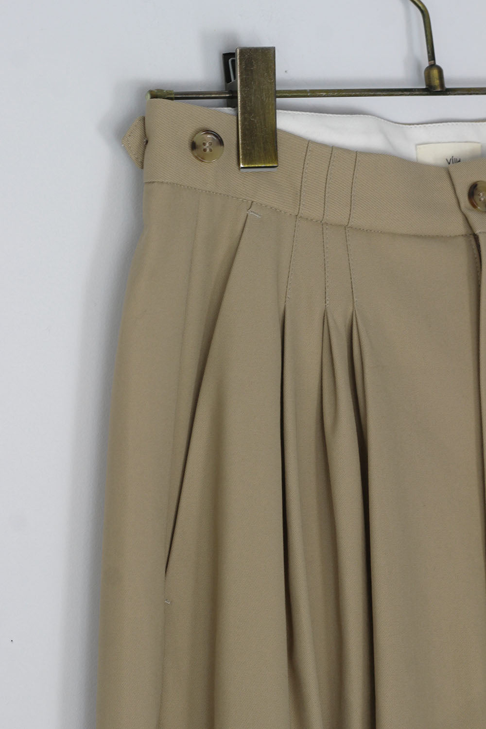 VILLD "chino tuck pants" (beige)