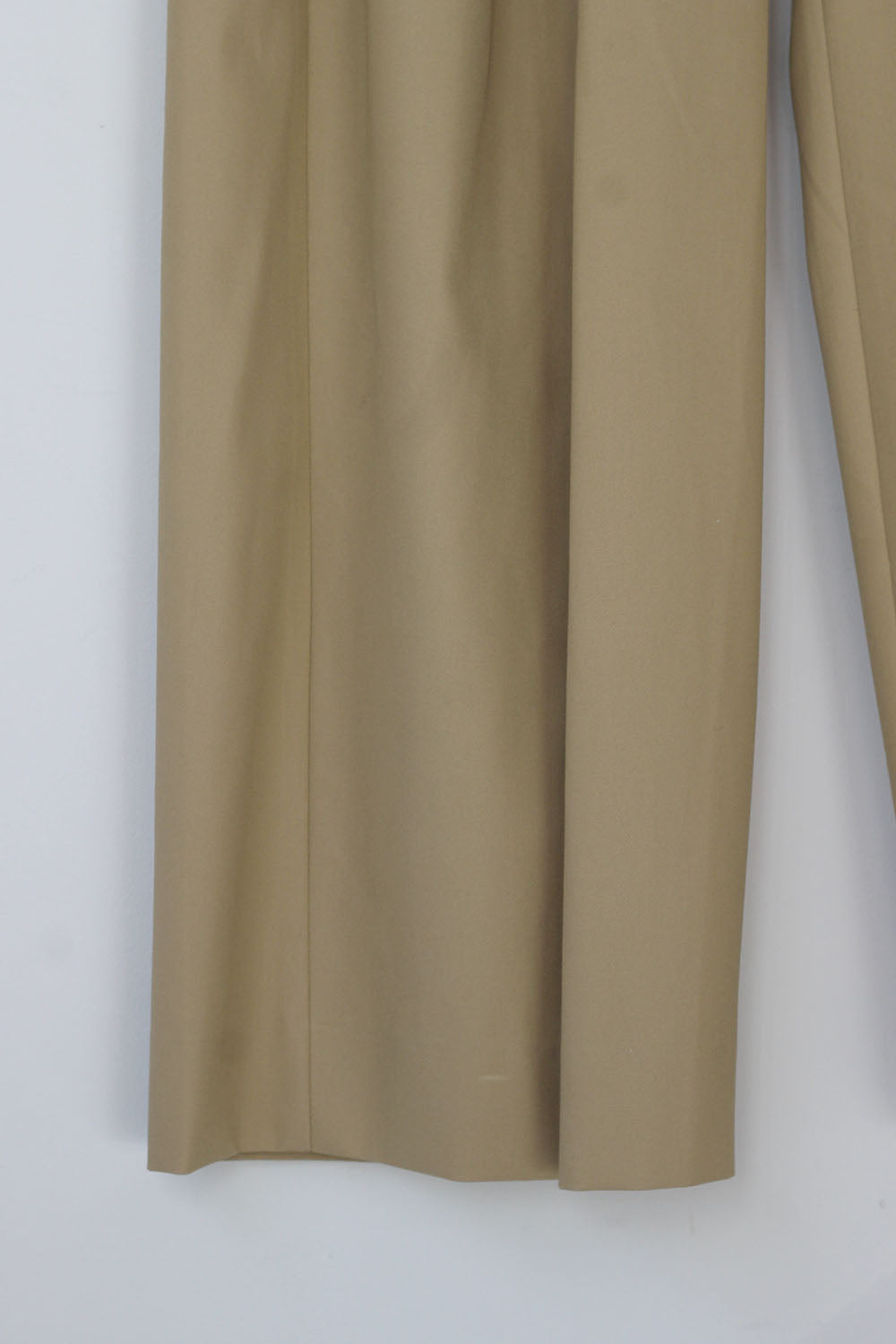 VILLD "chino tuck pants" (beige)