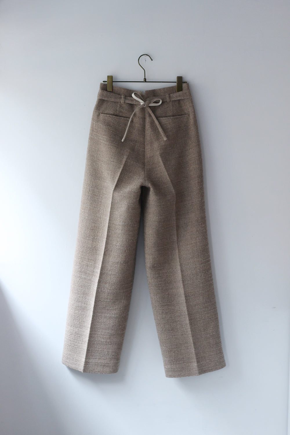 WRYHT "KNOTTED BACK PLEATED TROUSER" (dune)