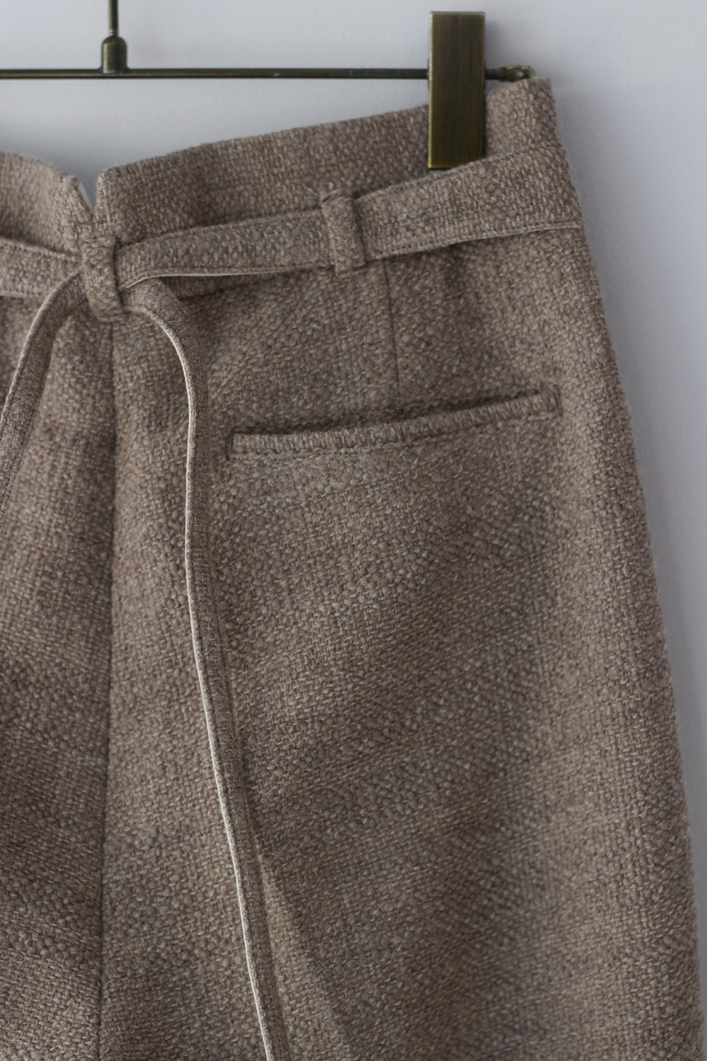 WRYHT "KNOTTED BACK PLEATED TROUSER" (dune)