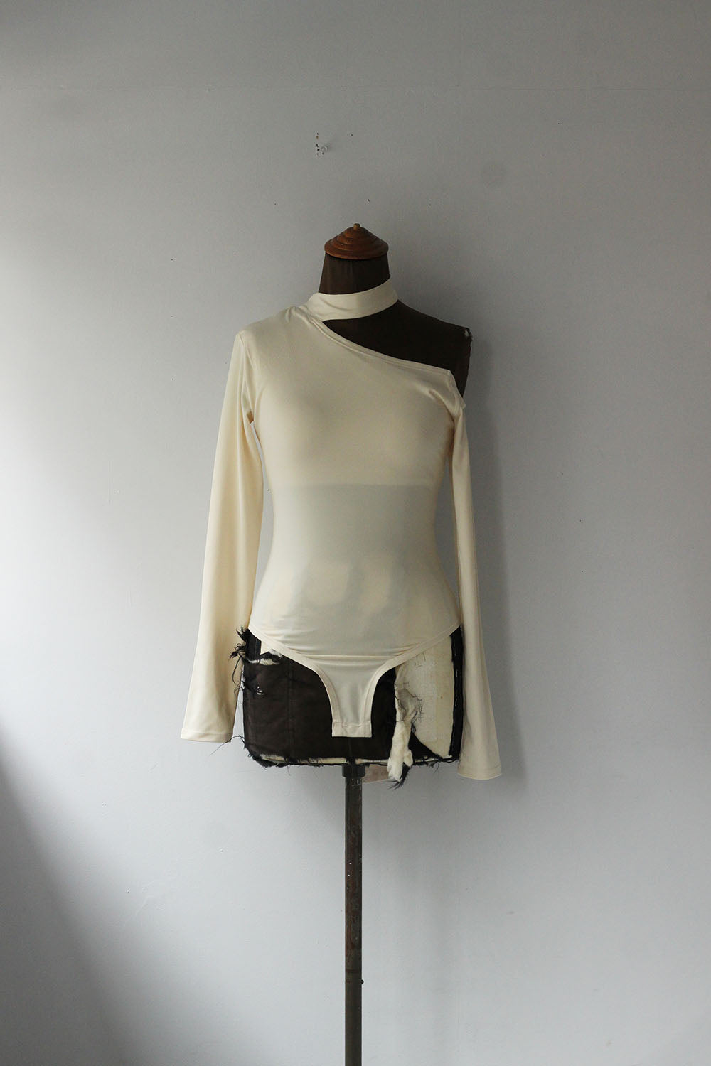 TW "Neck Belt Bodysuit" (cream)