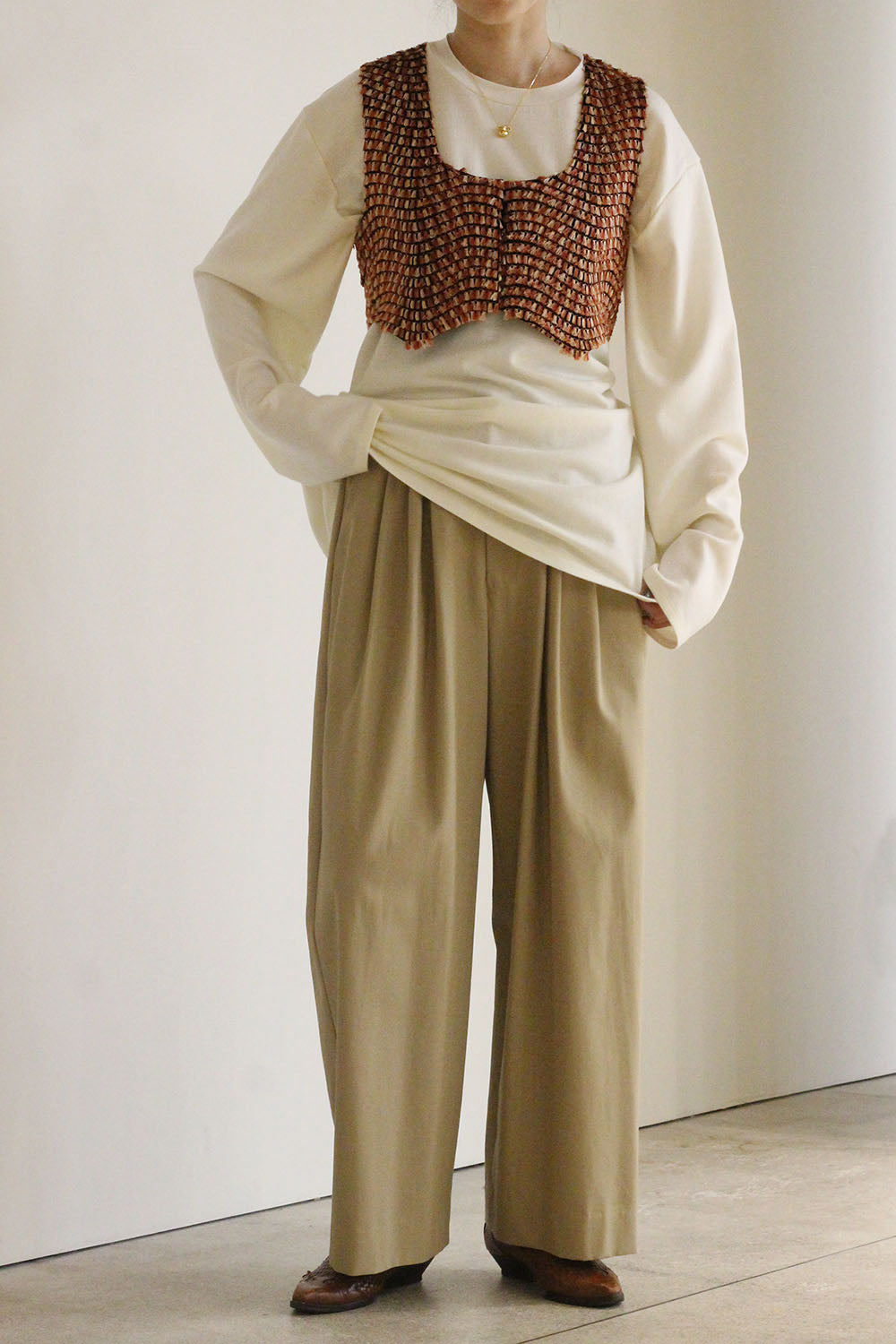 VILLD "chino tuck pants" (beige)