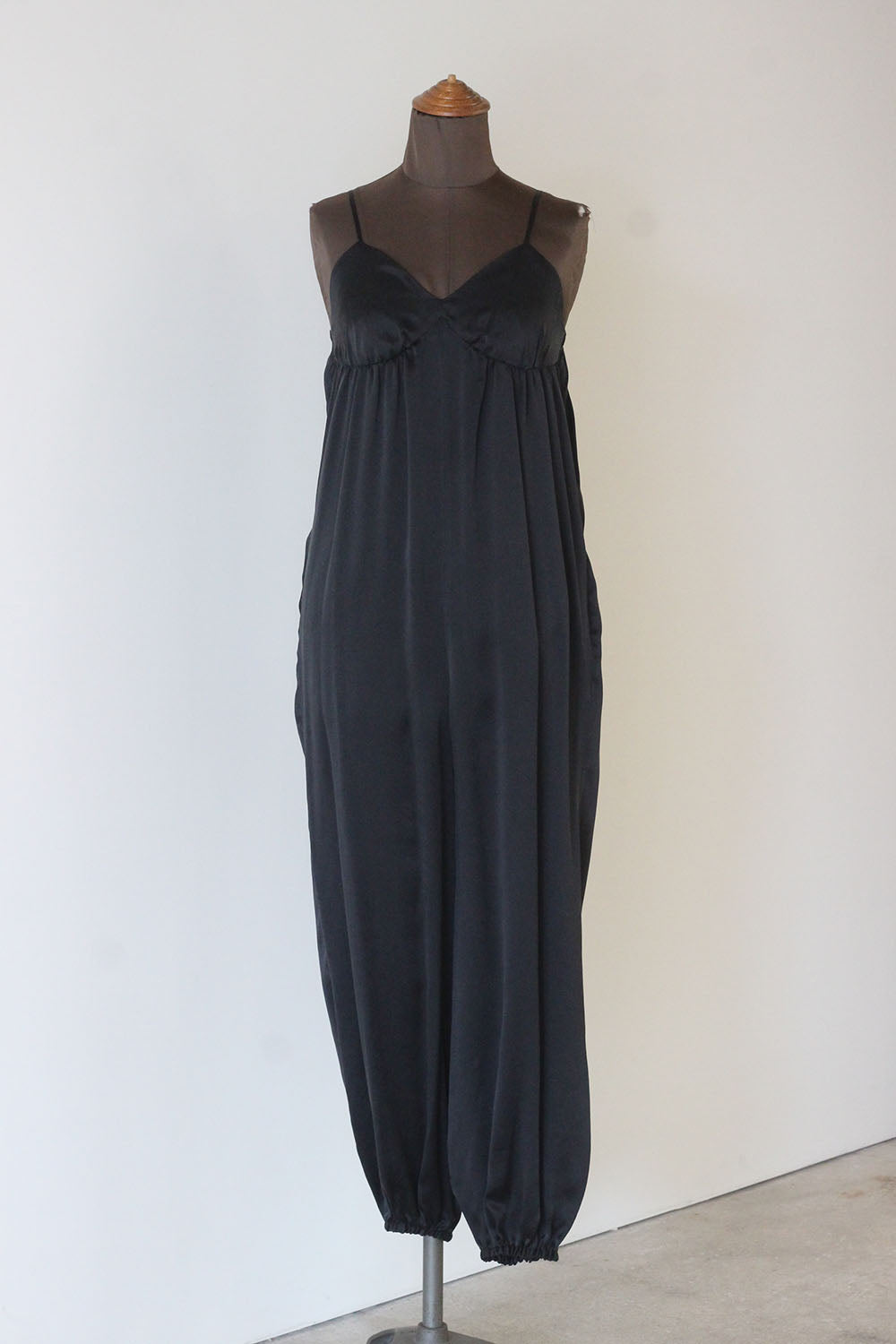 ERiKO KATORi "silk harem jumpsuit" (black)