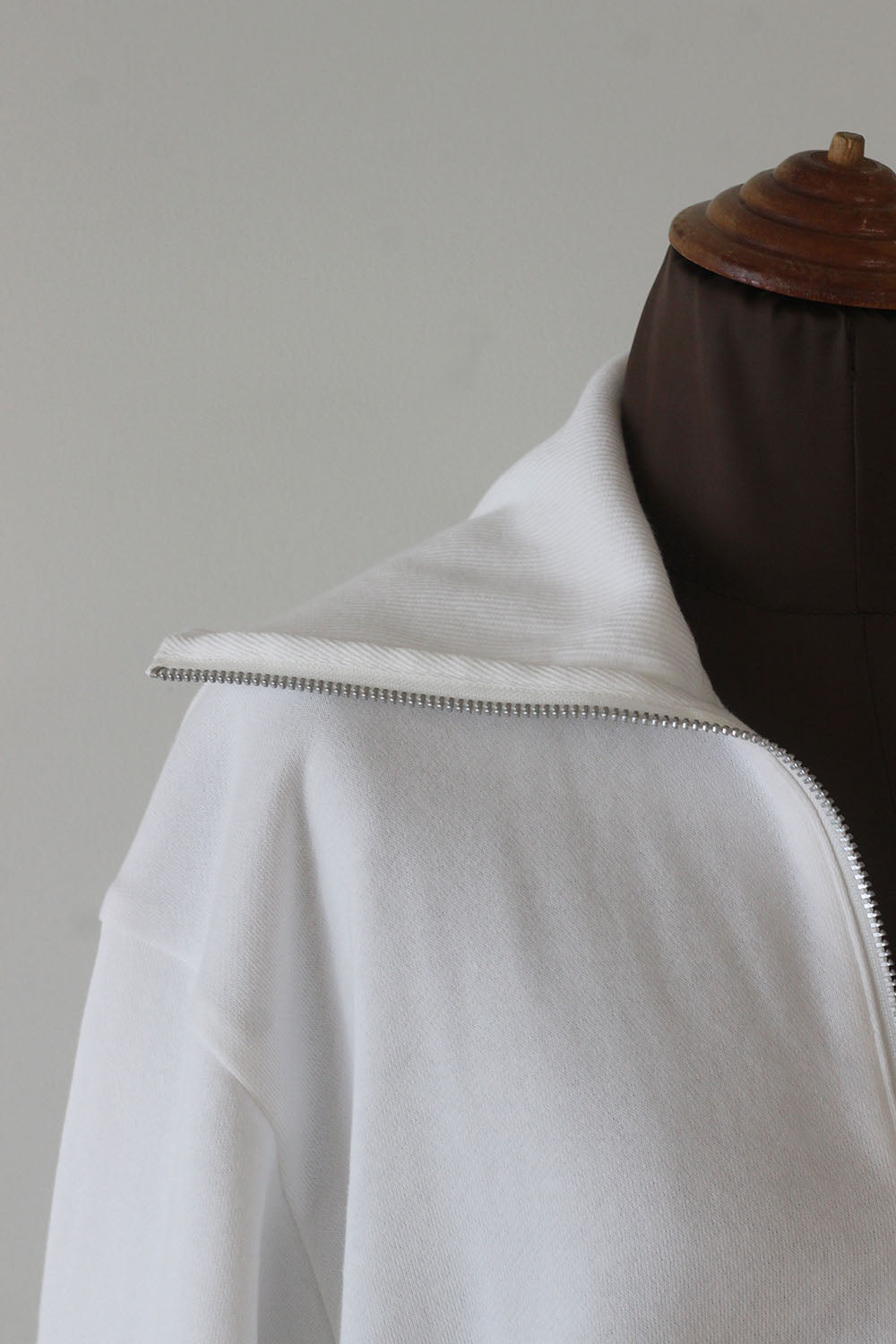 JUN MIKAMI "half zip pullover" (white)