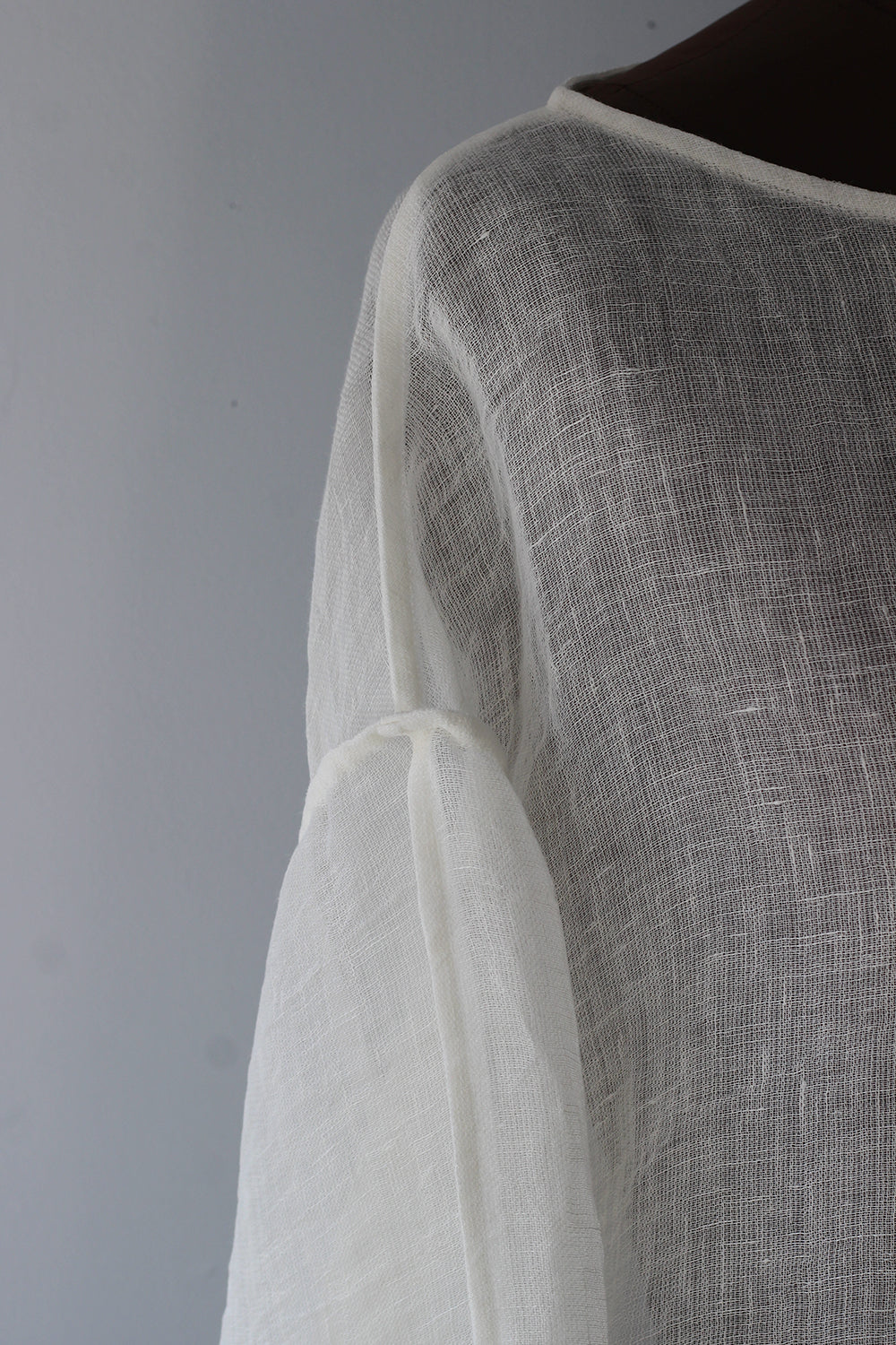 ERiKOKATORi "linen gauze top" (white)