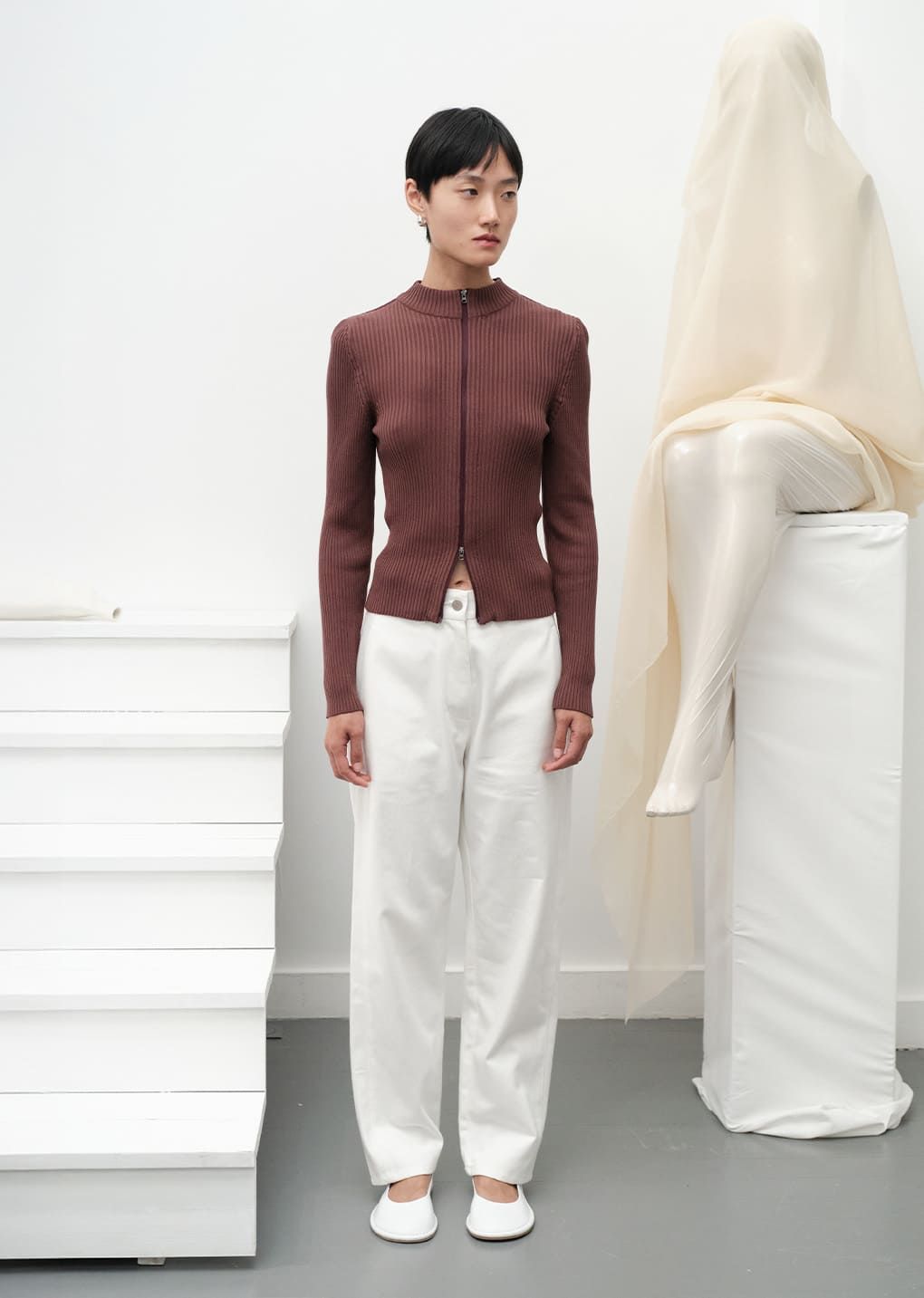 AMOMENT "ribbed mock neck cardigan" (brown)