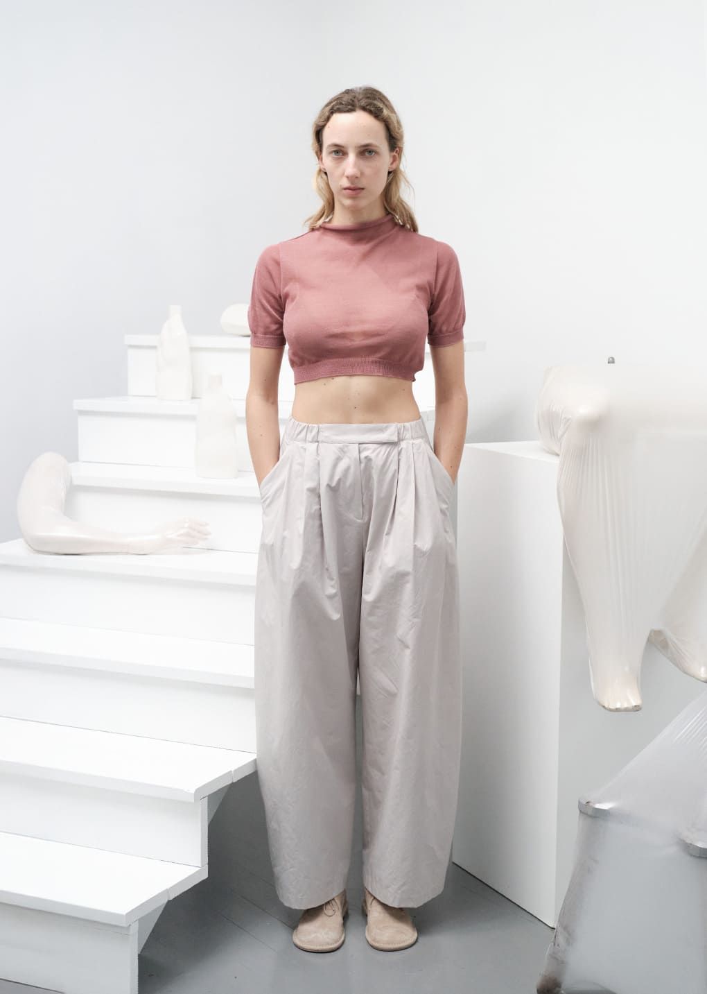 AMOMENT "three tuck banding pants" (gray)