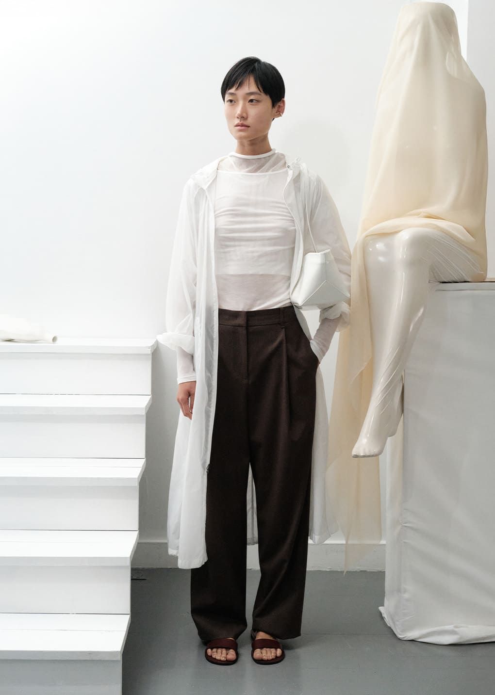 AMOMENT "sheer cropped knit" (white)