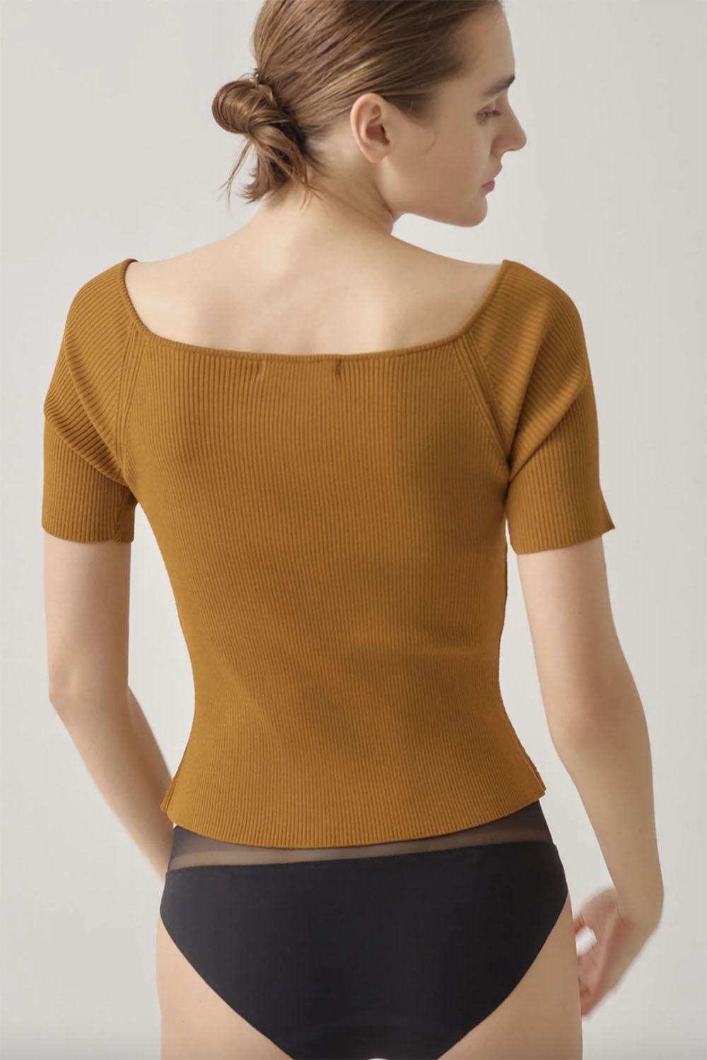 NICENICE MOMENT "OPEN SHOULDER SHELL" (umber)