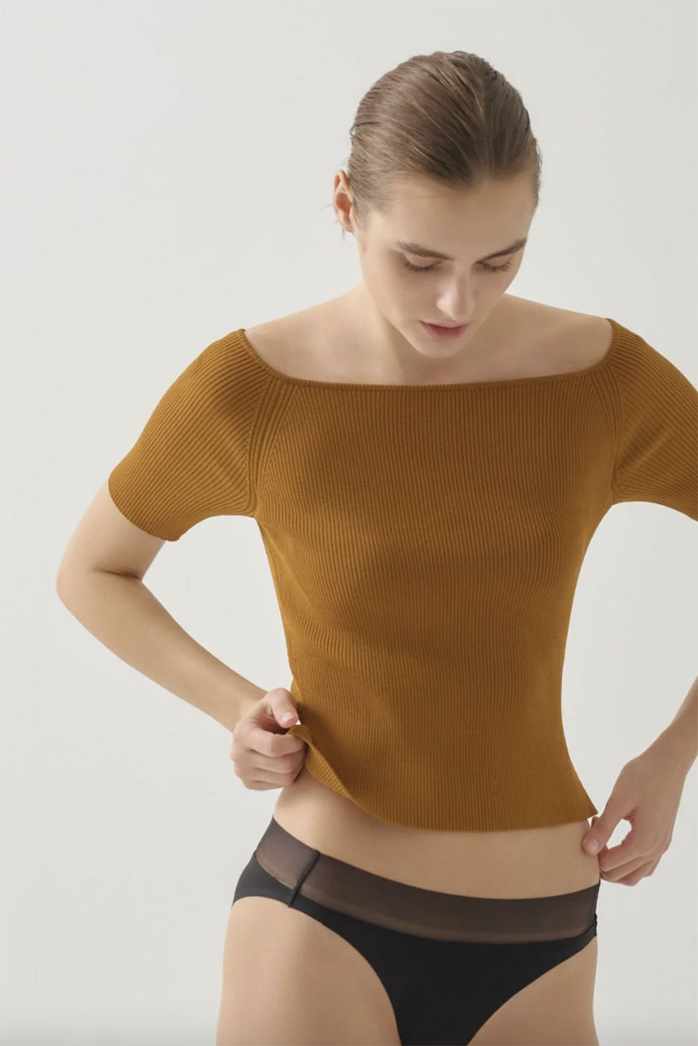NICENICE MOMENT "OPEN SHOULDER SHELL" (umber)