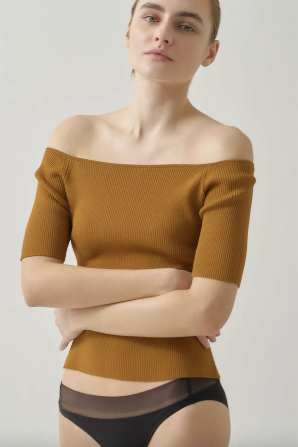NICENICE MOMENT "OPEN SHOULDER SHELL" (umber)