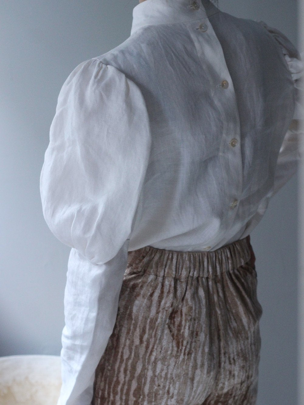 ERiKOKATORi “ linen puff sleeve blouse (WHITE)”