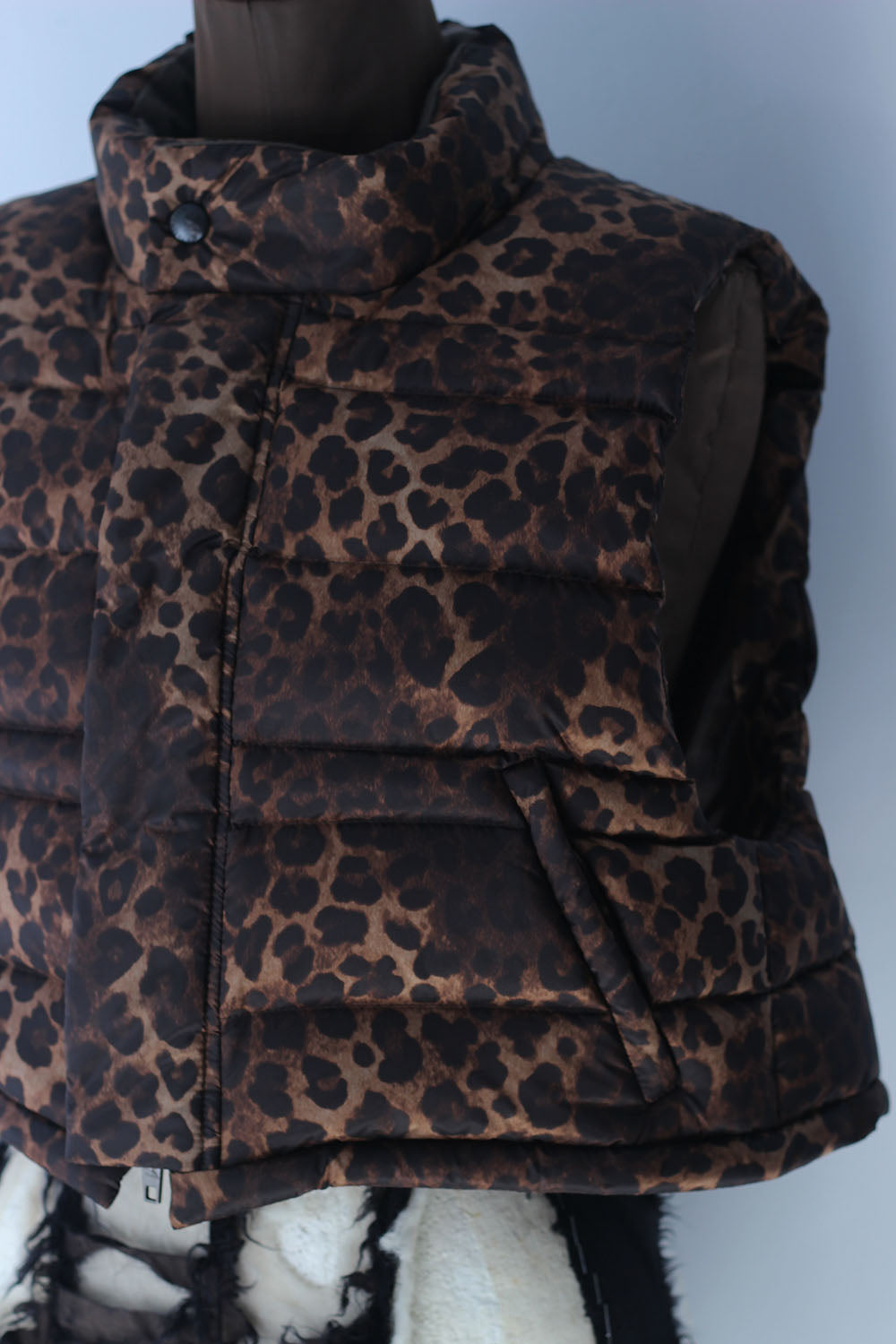 RhodolirioN "Short Down Vest" (leopard)