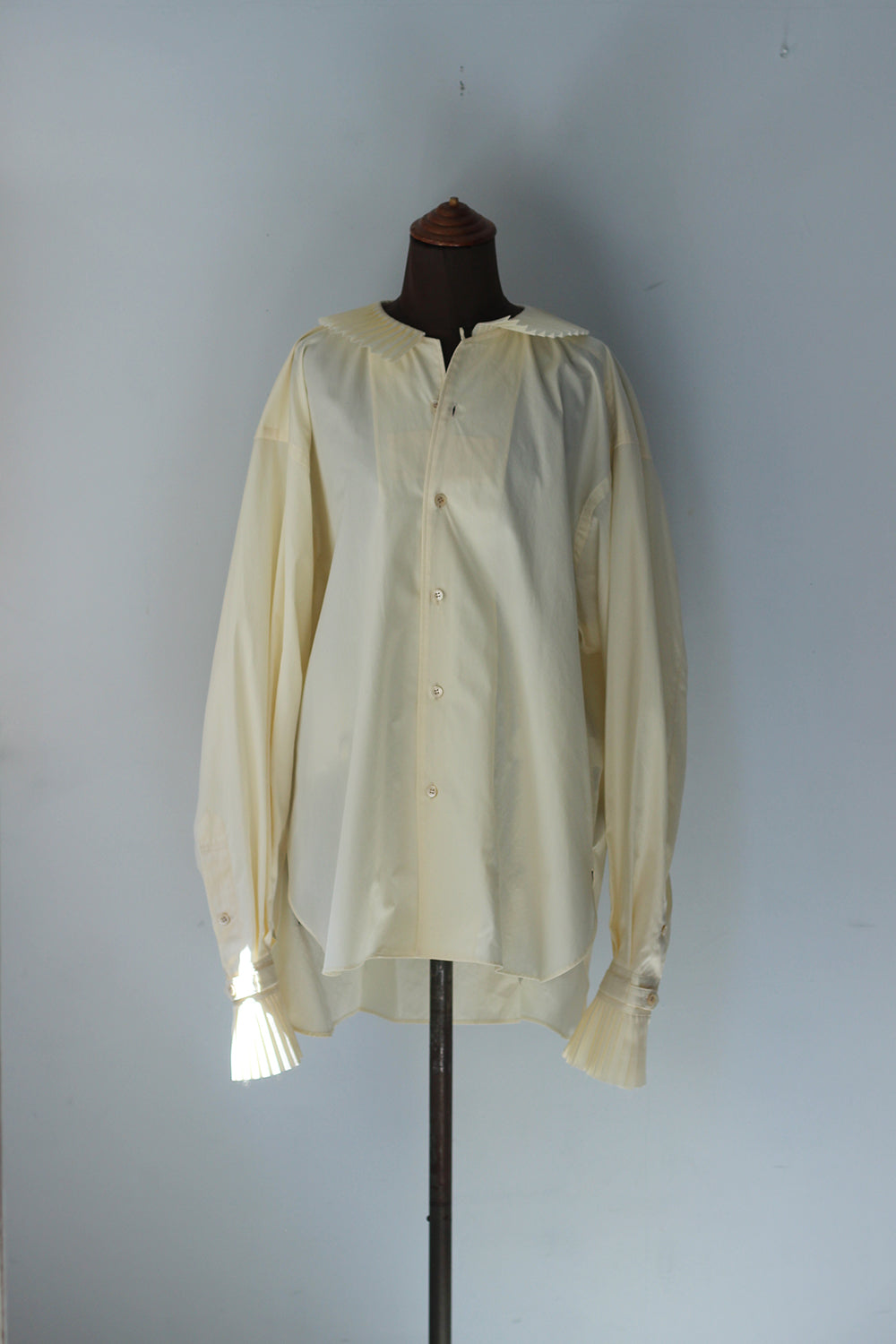 JUN MIKAMI "pleats collar shirt" (cream)