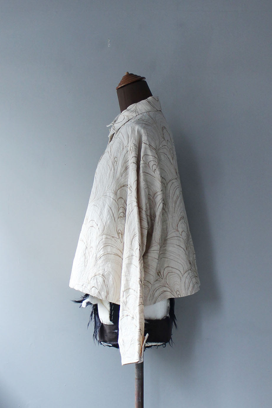 ERiKOKATORi “Italy hemp shell jacket (beige)”