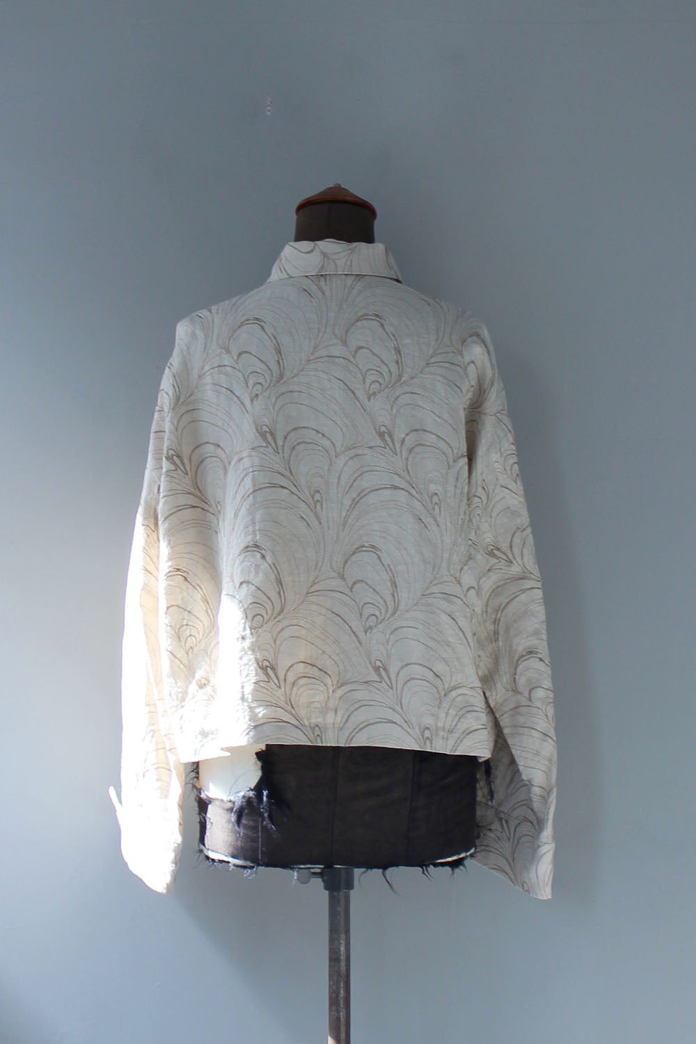 ERiKOKATORi “Italy hemp shell jacket (beige)”