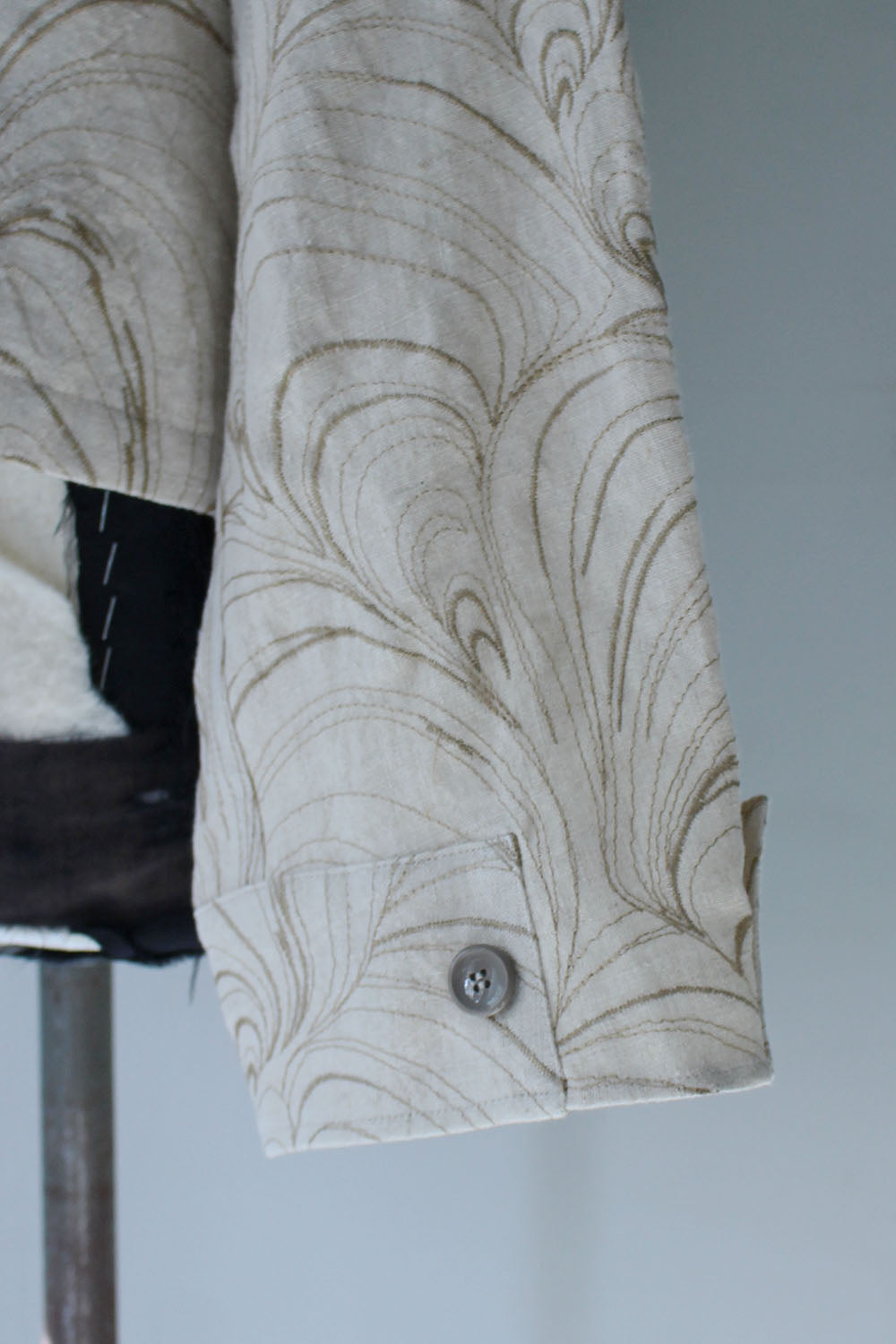 ERiKOKATORi “Italy hemp shell jacket (beige)”