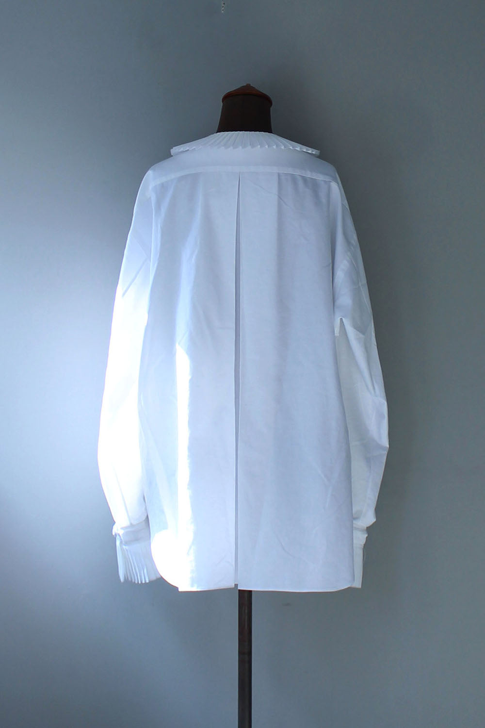 JUN MIAKMI “pleated collar oxford shirt “  (white)