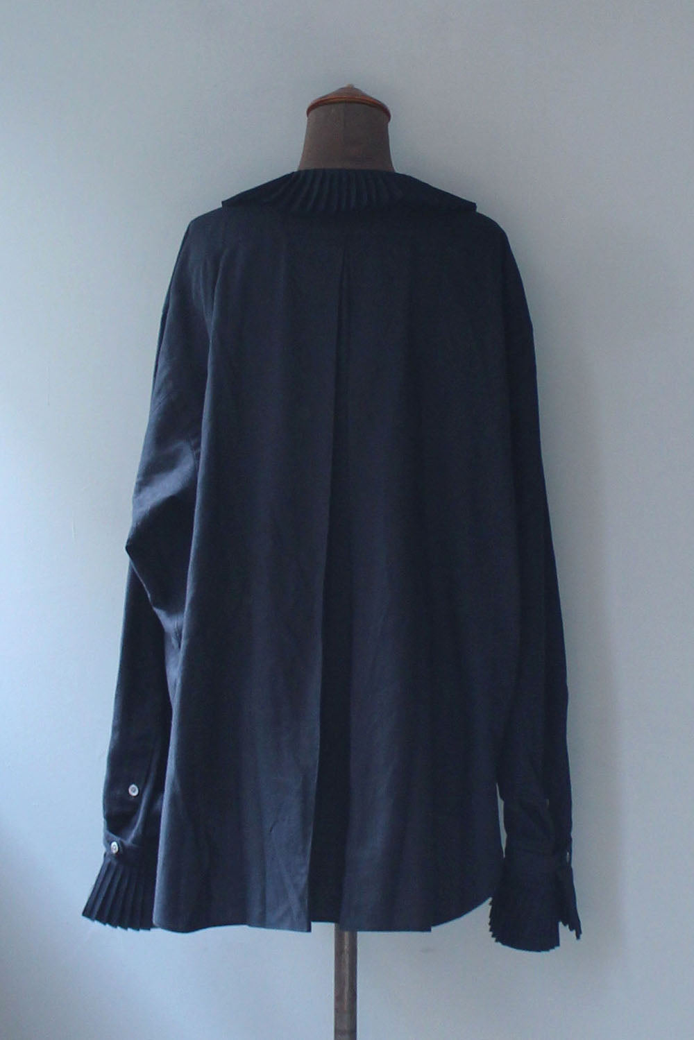 JUN MIAKMI “pleated collar wool blend shirt“ (black)