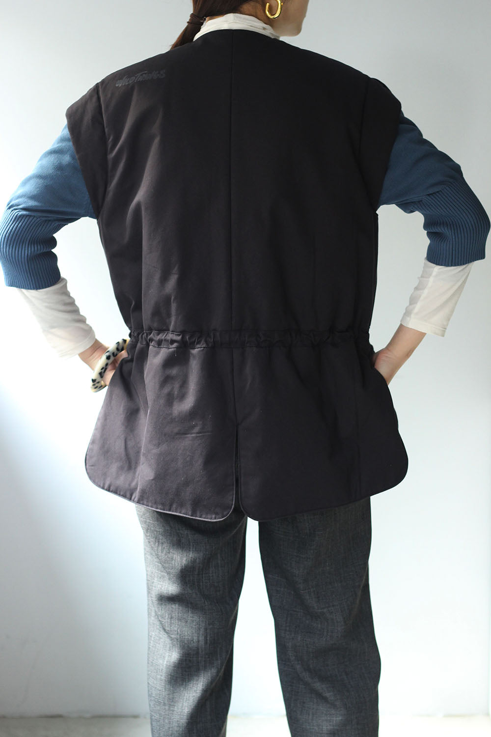JUN MIKAMI × WILD THINGS "padet vest" (black)