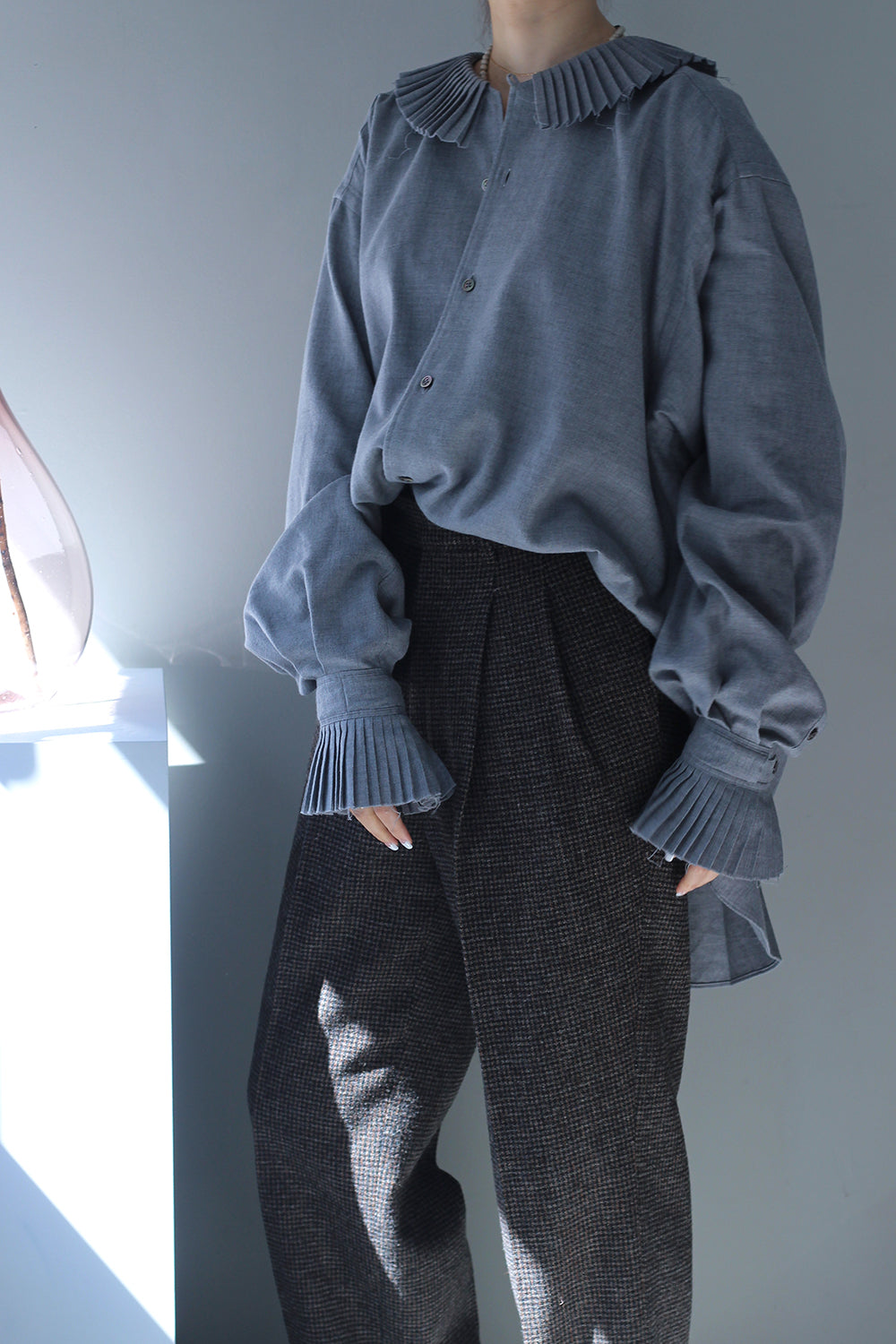 JUN MIAKMI “pleated collar wool blend shirt“ (gray)