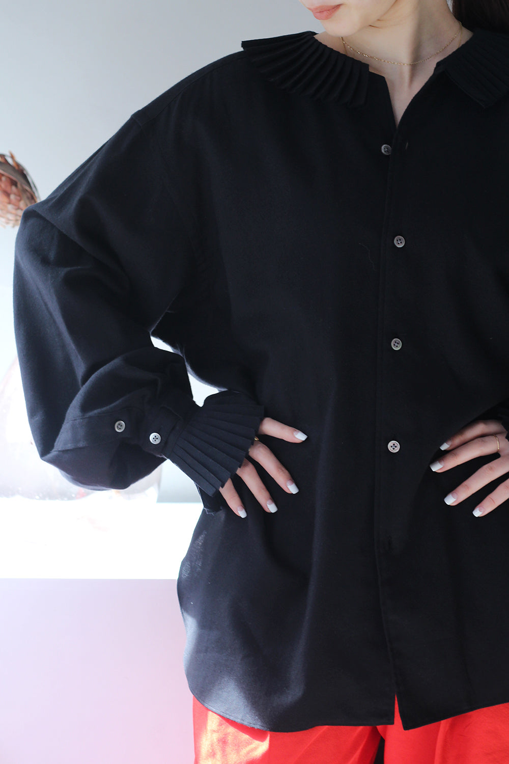 JUN MIAKMI “pleated collar wool blend shirt“ (black)