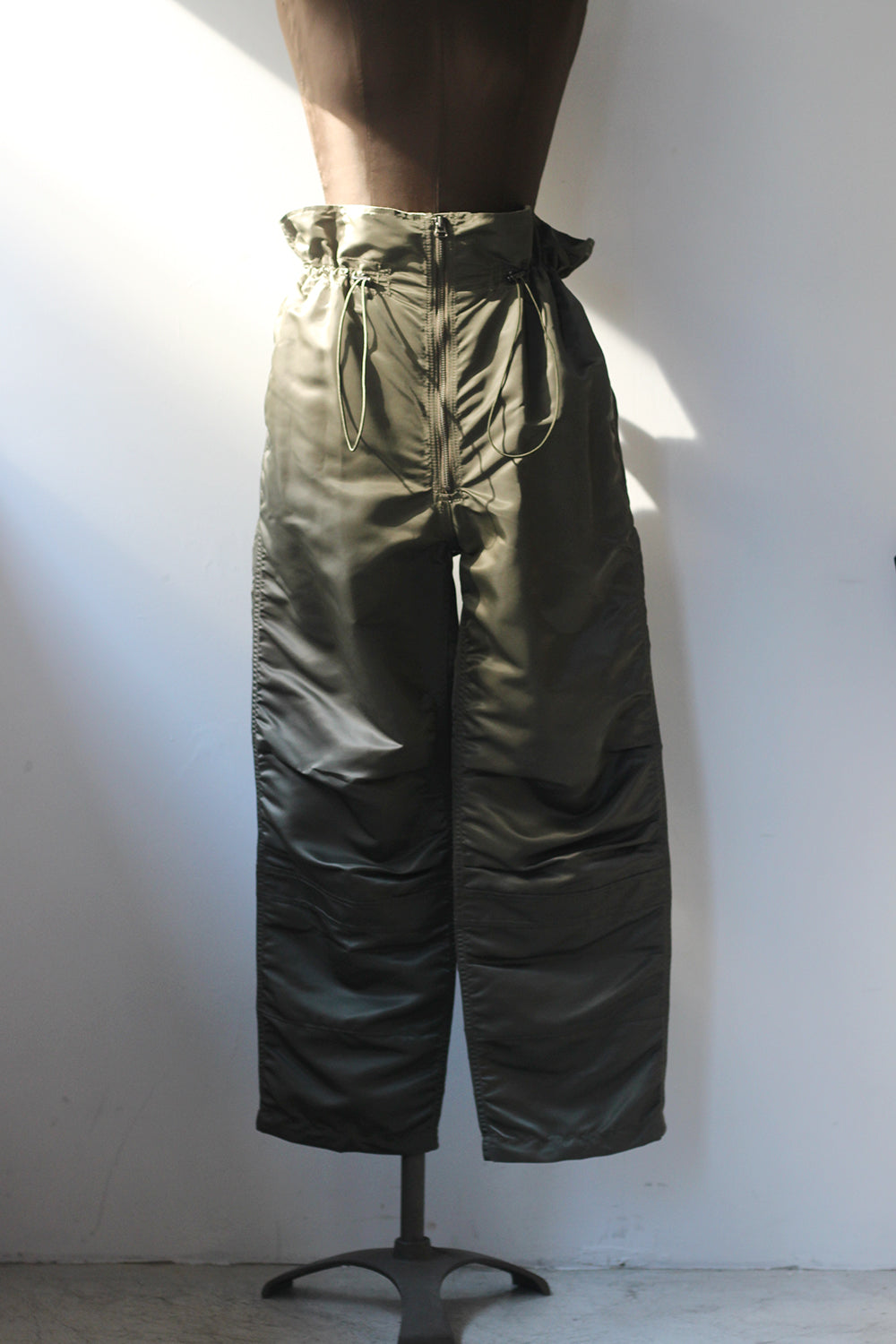 RhodolirioN "WEP Cropped Trousers" (olive)