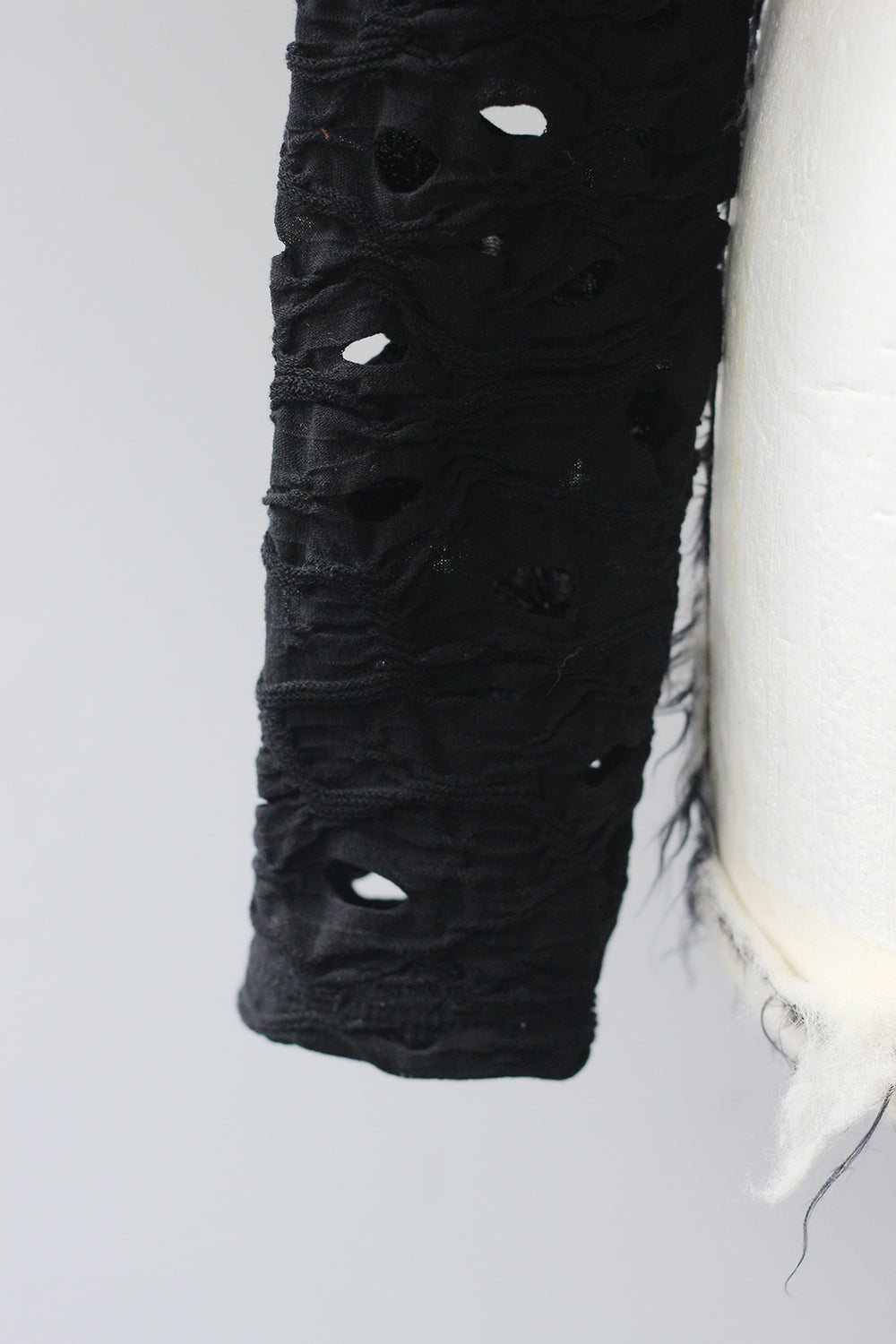 ERiKO KATORi "hole cotton cardigan" (black)