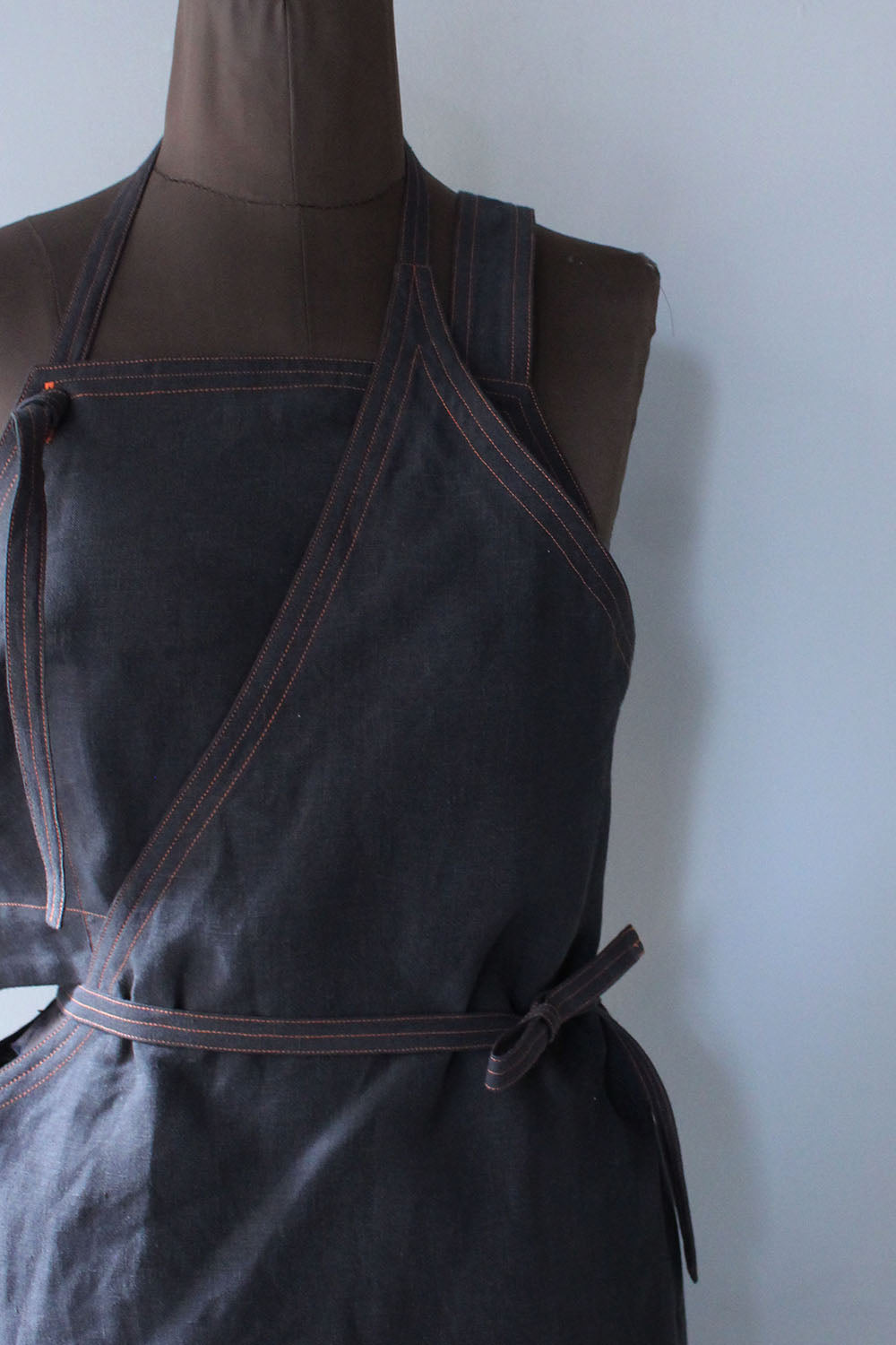 JUN MIKAMI “ linen apron combination (charcoal) “