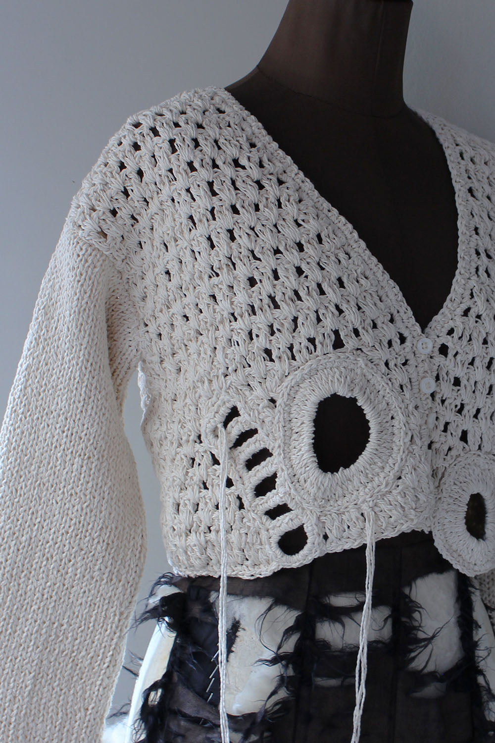 ERiKOKATORi “motif konjac hand knit cardigan (natural)”