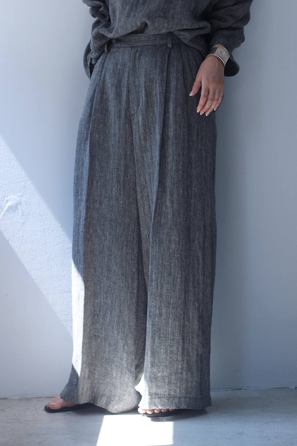 ERiKO KATORi "silk linen wide pants" (gray)